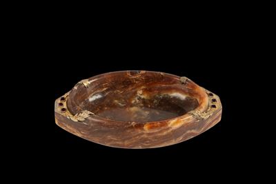 Ciotola in pietra dura (onice) ovoidale con finiture in argento cesellato e cabochon