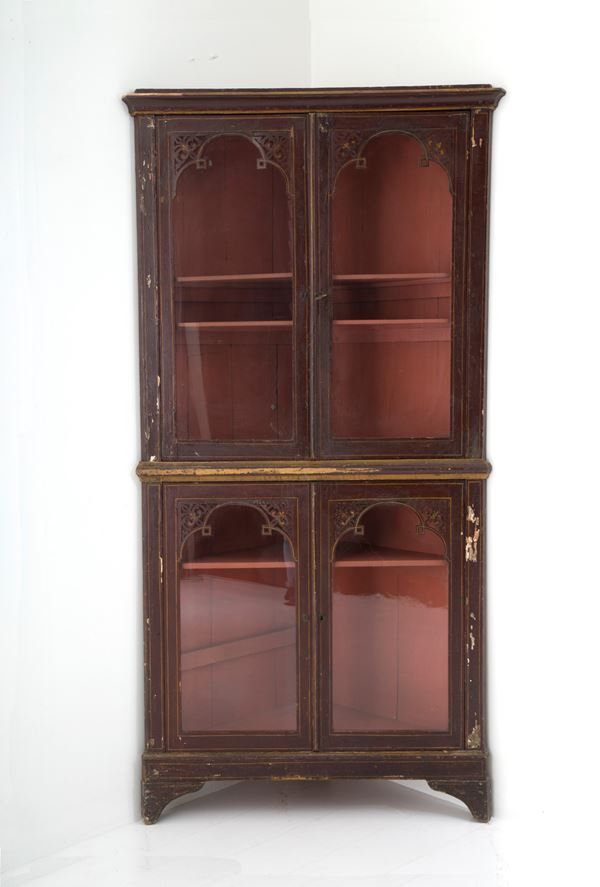 Corner showcase