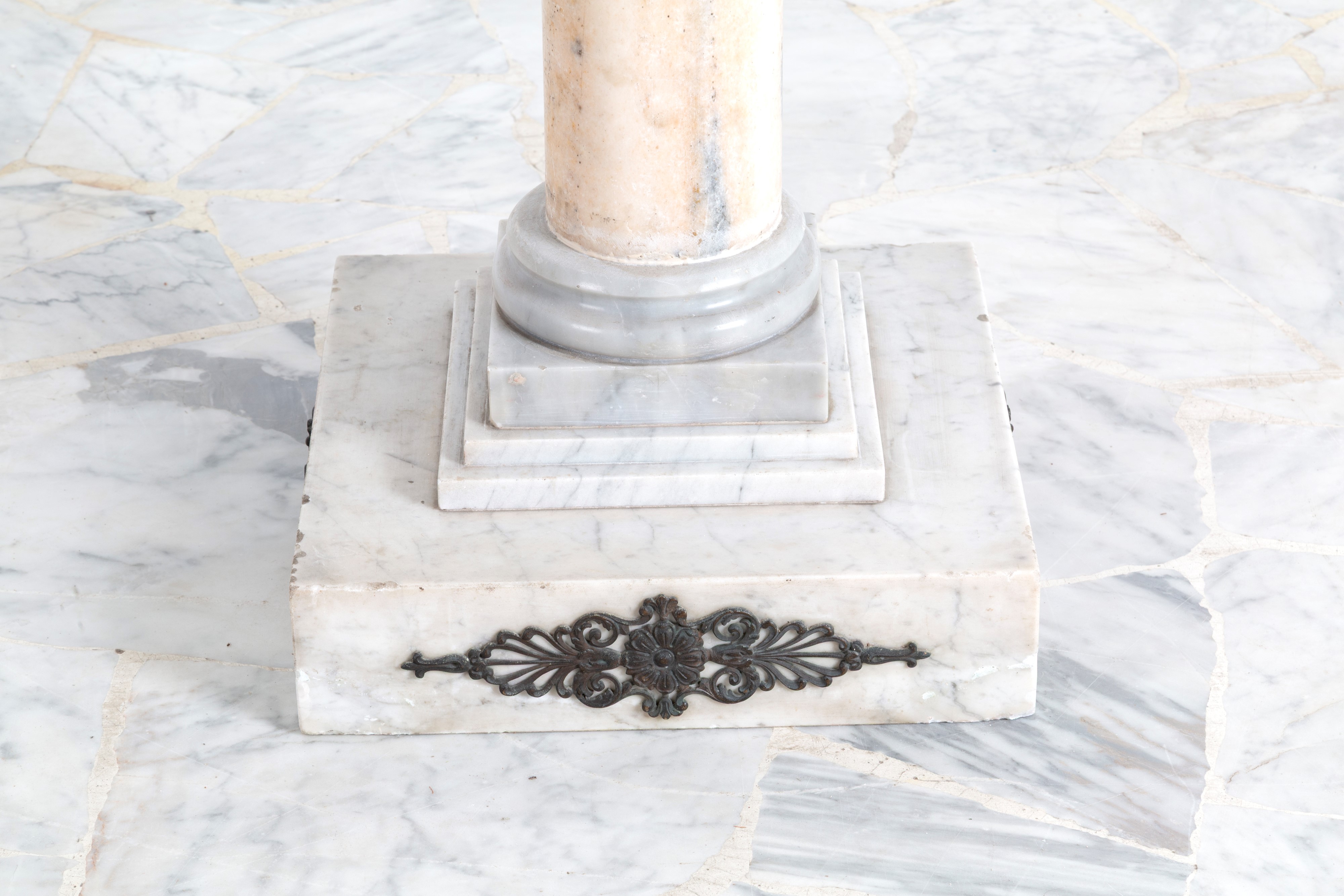 Colonna in marmo, XIX secolo